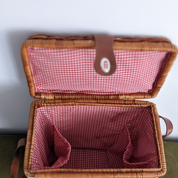 Vintage Picnic Basket with Strap - Picture 2 of 4